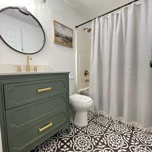 Hårføner, håndklær, såpe og sjampo