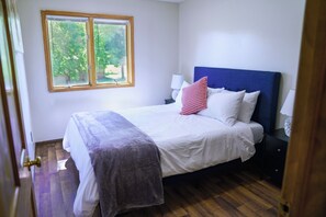 3 slaapkamers, een strijkplank/strijkijzer, wifi, beddengoed