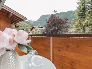 Outdoor dining - Sunshine by Interhome (Bad Gastein)