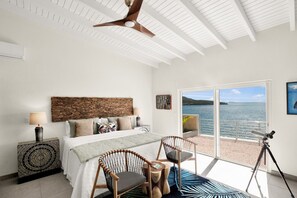 5 chambres, coffres-forts dans les chambres, bureau