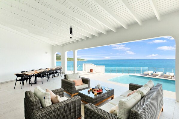 Outdoor pool, a heated pool - A breath of fresh air right on the sea - relax and enjoy! (Sint Maarten)