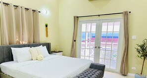 4 bedrooms, iron/ironing board, WiFi, bed sheets