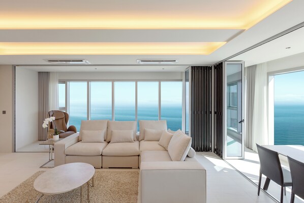Panorama Suite Pent Full Ocean | Premium bedding, pillow-top beds, individually decorated, desk
