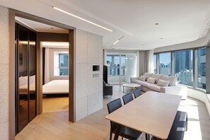 Royal Suite Partial Ocean | Premium bedding, pillowtop beds, individually decorated, desk - NewCZ Haeundae Residence (Busan)
