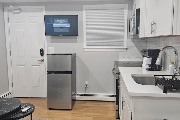 KĂŒhlschrank, Mikrowelle, Ofen, Herdplatte