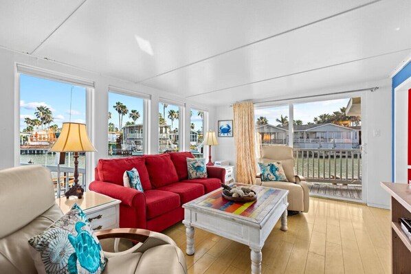 Smart TV - Long Island Village 658 (Port Isabel)