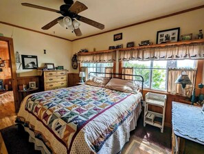 3 bedrooms, desk, iron/ironing board, WiFi - Kayak Cabin on Flanders Pond (Sullivan)