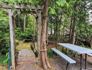 Outdoor dining - Kayak Cabin on Flanders Pond (Sullivan)