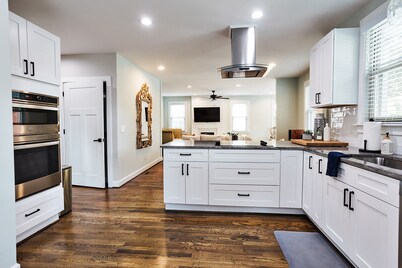 Elmwood Park Retreat: Renovated 3-Bed 2-Bath DT