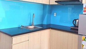 Superior Apartment, City View | Private kitchen | Mini-fridge, microwave - LEE'S APARMENT (Ho Chi Minh City)