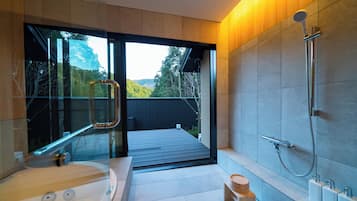 House, Non Smoking, Mountain View | Bathroom | Combined shower/tub, jetted tub, hair dryer, slippers