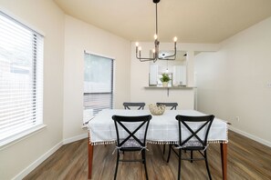Dining - Spacious Duplex World Cup Fun (Euless)