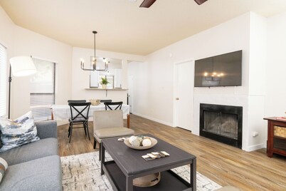Private Stay - Near Airport, Shopping + Golf Club