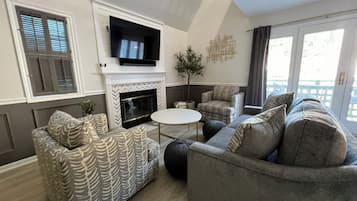 Smart TV, fireplace, stereo
