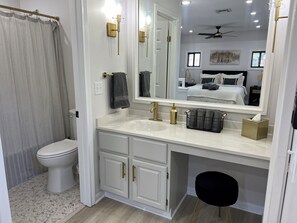 1 chambre, fer et planche Ă repasser, Wi-Fi gratuit, draps fournis