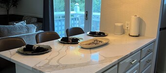 Newly Renovated Loft Villa at Norwich Spa, minutes to Mohegan Sun