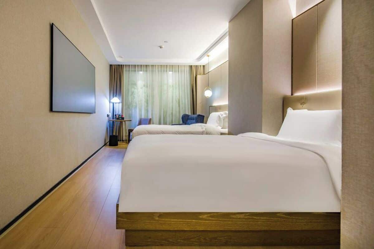 Habitación Elite con 2 camas individuales | Cortinas blackout, insonorización y wifi gratis
