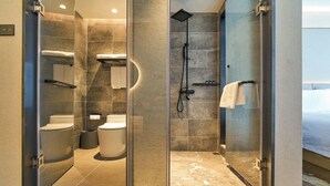 A modern bathroom with a glass-enclosed shower, a toilet, and a sink. - StarChain Shenzhen Bay Hotel (Shenzhen Bay Port Branch) (Shenzhen)