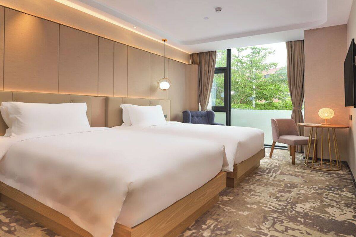 Habitación superior con 2 camas individuales | Cortinas blackout, insonorización y wifi gratis