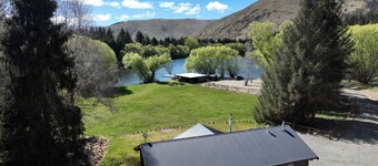 Private lake with lodgings for 15 people. Ultimate family getaway!