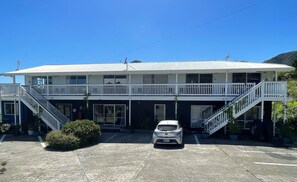 Studio Standar, balkon, pemandangan laut terbatas | 1 kamar tidur, ruang kerja ramah laptop, dan setrika/meja setrika