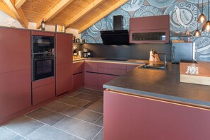 Kylsk åp, mikrovågsugn, ugn och spishäll