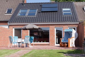 Unclassified image, 3 of 27, button