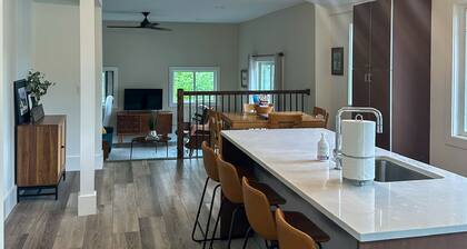 Lake Escape: Newly Renovated Waterview Home with Lake Access