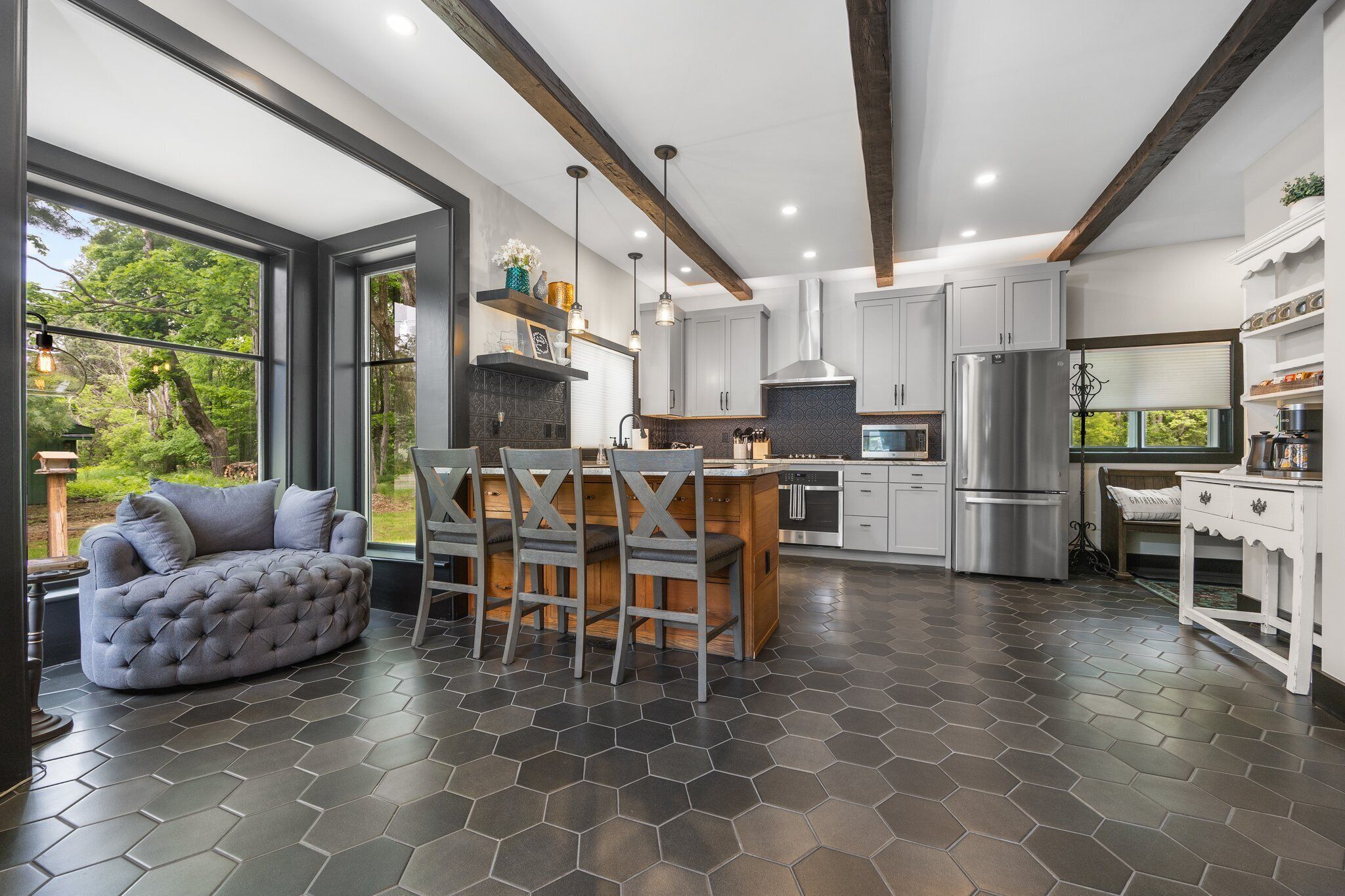 Downtown Historic Farmhouse┃ 2300+ Sq Ft┃1 Acre Lot w/ Patio & Fire Pit