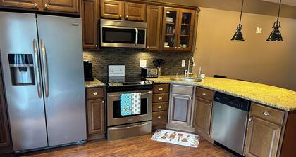 Cozy furnished 1-bdrm apartment with WiFi, AC in Broadalbin near Sacandaga Lake
