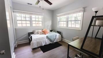 3 bedrooms, in-room safe, desk, iron/ironing board