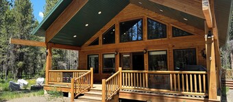 Cozy 3-bedroom cabin with WiFi in soothing Island Park