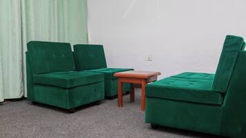 Deluxe Room | Living area