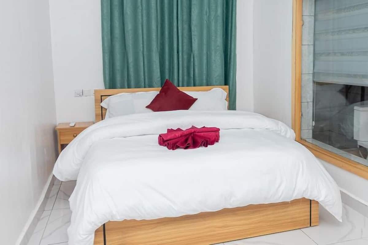 1 bedroom, Frette Italian sheets, premium bedding, down duvets
