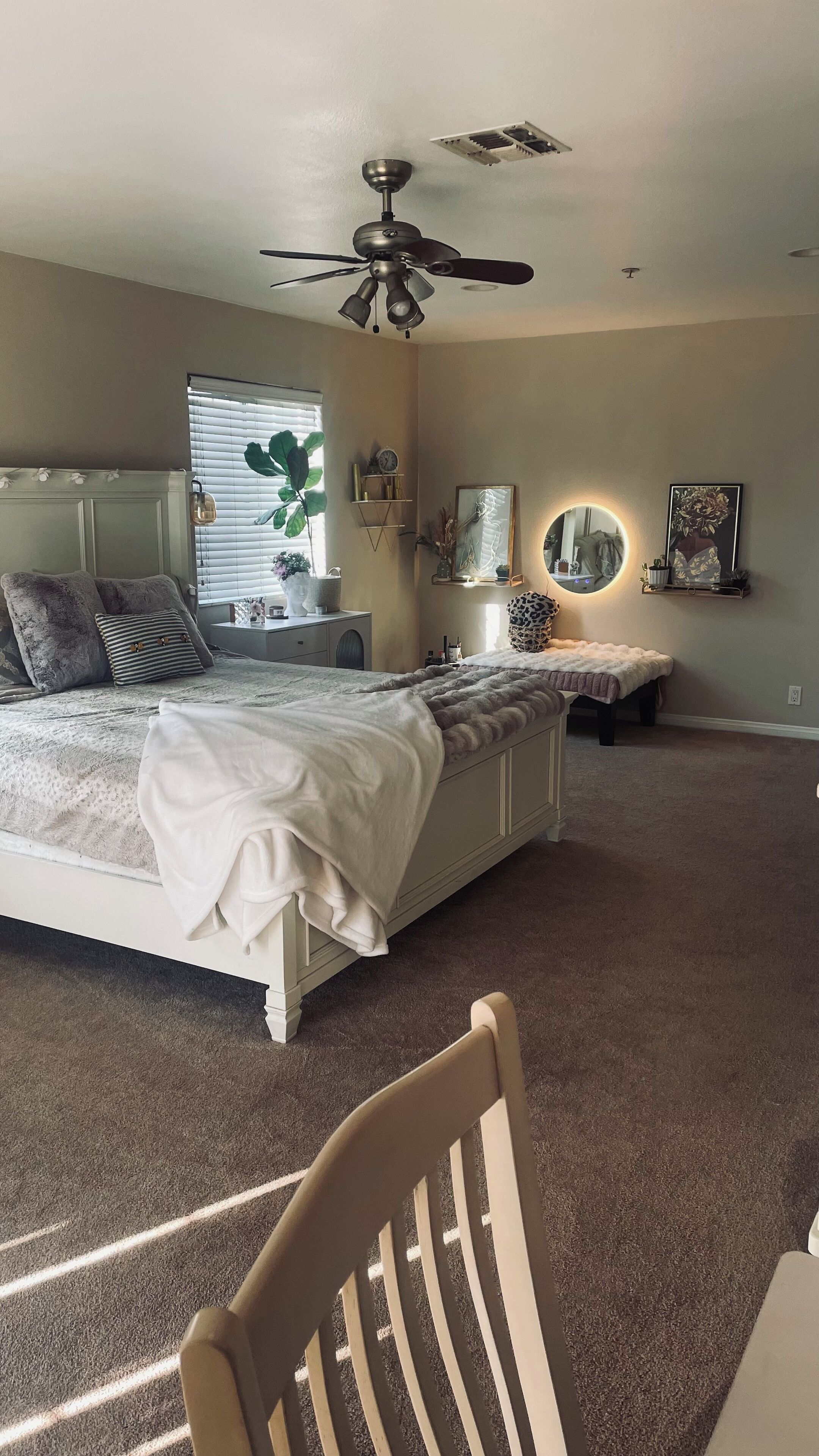 Cozy bedroom within a Beach House  AC, WiFi included in lovely Oxnard