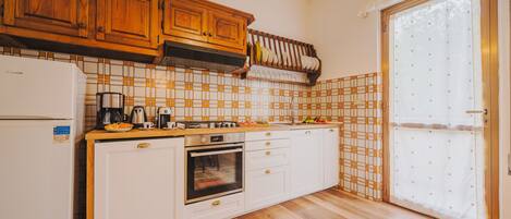 Fridge, oven, dishwasher, toaster