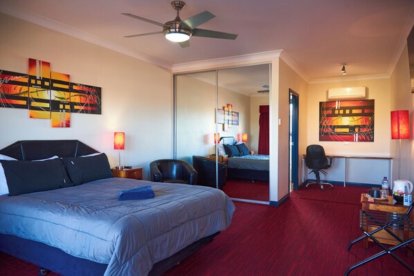 Deluxe Room | Desk, iron/ironing board, free WiFi, bed sheets - Mirambeena Motel (Whyalla)