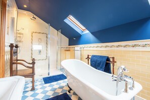 Shower, jetted bath, hair dryer, bidet