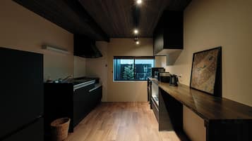 Traditional Villa, 1 Bedroom | Private kitchen | Full-size fridge, microwave, oven, stovetop