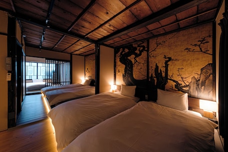 Blackout drapes, free WiFi, bed sheets. Machiya Villa Gashu