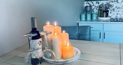 Lovely & Cozy 2-bedroom apartment with AC and WiFi close to the beach!