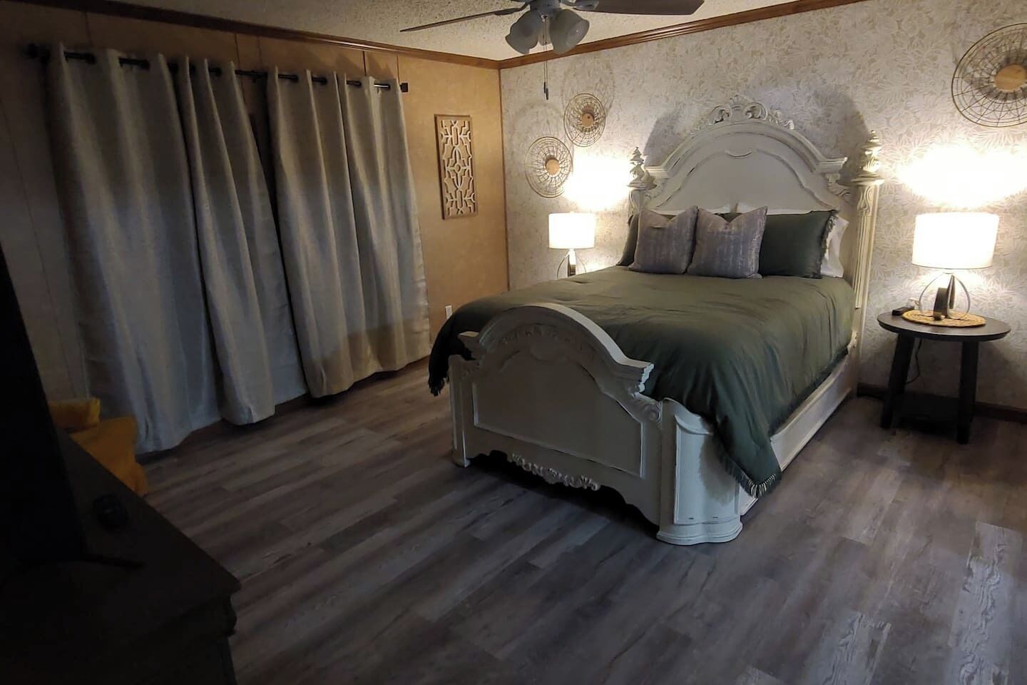 4 Schlafzimmer, Schreibtisch, Bügeleisen/Bügelbrett, Reisekinderbett