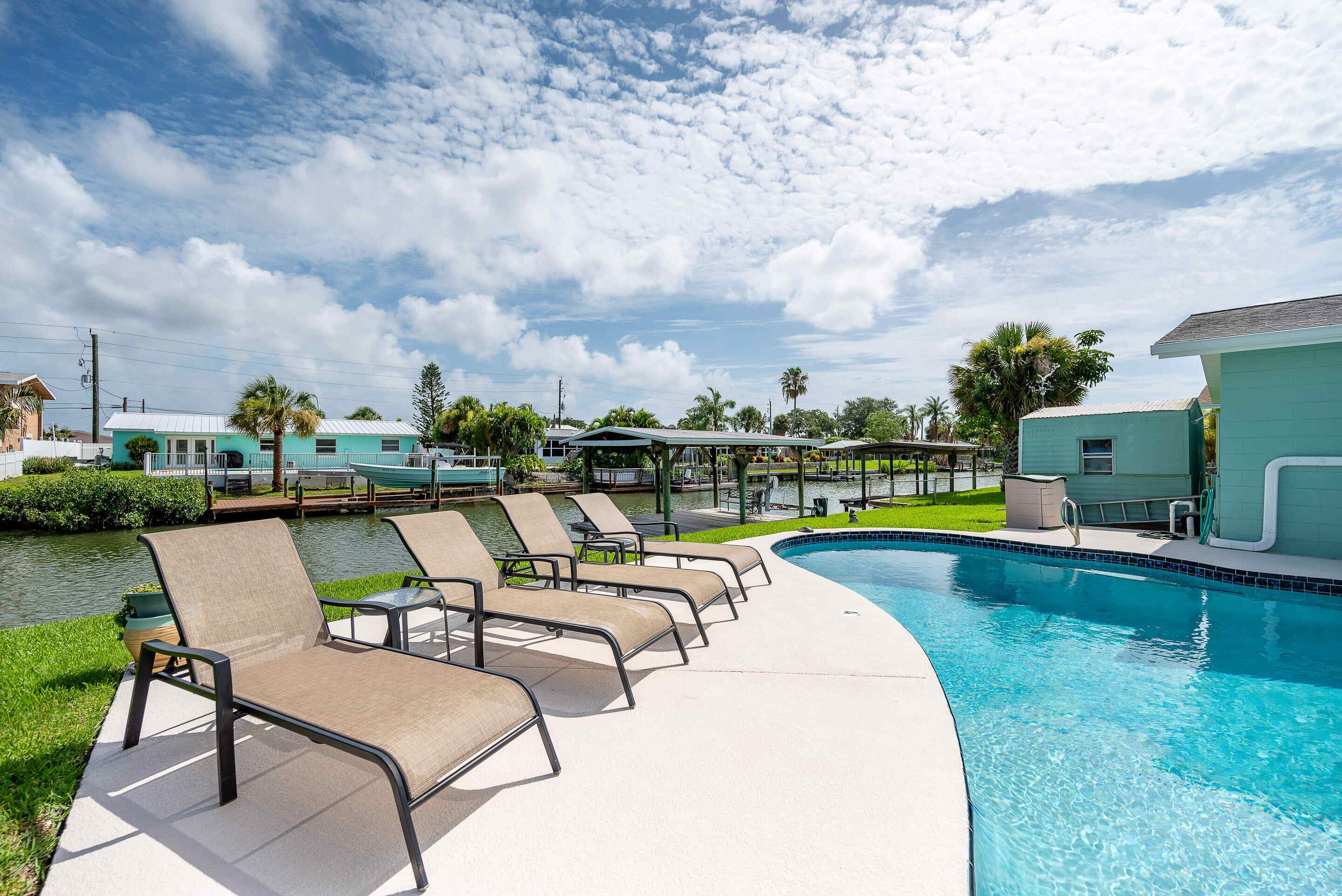 Island Time! Heated Pool on Canal 4br w/Dock