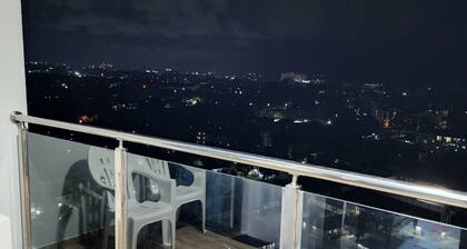 Lovely 3 Bedrooms, 3.5 bath Apartment with Pool/gym