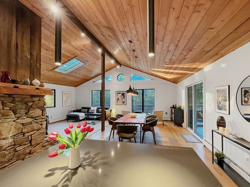 Modern Designer Chalet on 5.5 Private Acres Near Tanglewood