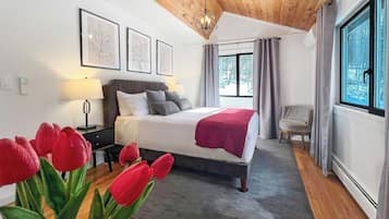 3 bedrooms, desk, iron/ironing board, free WiFi