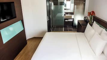 In-room safe, soundproofing, iron/ironing board, free WiFi