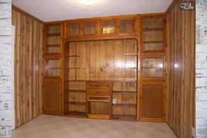 Interior - Spacious 4-bedroom house with AC, WiFi in peaceful Columbia (Columbia)