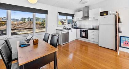 Fine coastal living in a sun-drenched retreat. Pet friendly!