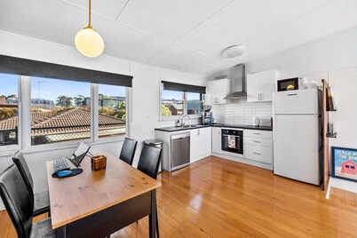 Fine coastal living in a sun-drenched retreat. Pet friendly!